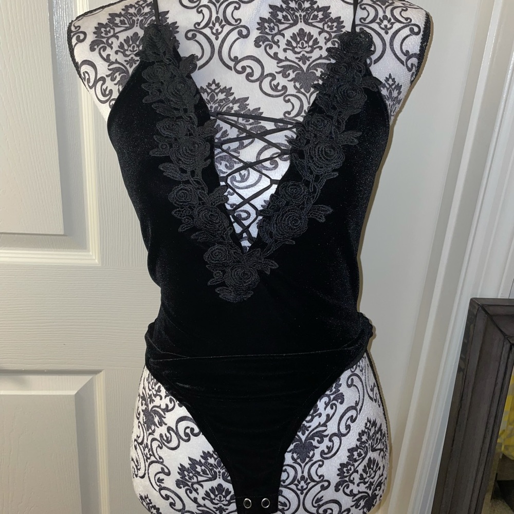 Express💕Bodysuit Velour‎